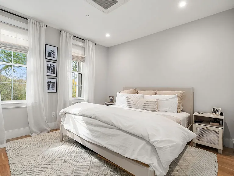 54 River St #10 — Photo 11