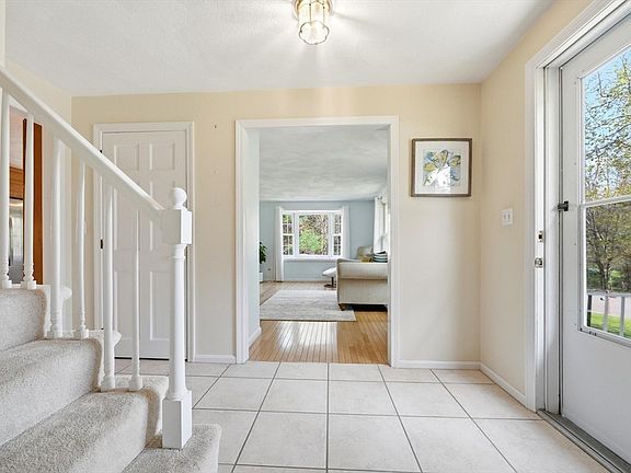 2nd image of 8 Villanova Dr
