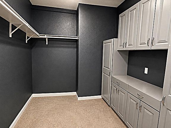 4th image of 596 Columbine Avenue