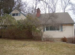 45 Riverview Ter, Upper Saddle River, NJ 07458