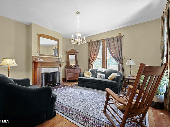 3rd image of 21035 Dunbridge Rd