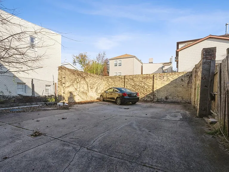 40 Beacon Ave — Photo 26
