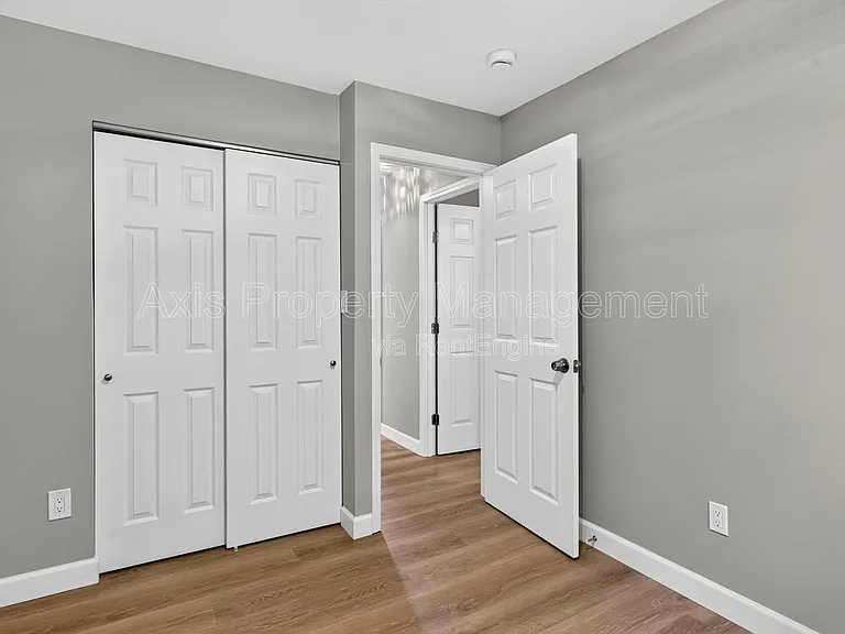 2209 Campus Dr — Photo 11