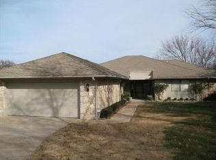 813 Quail Ridge Rd, Edmond, OK 73034