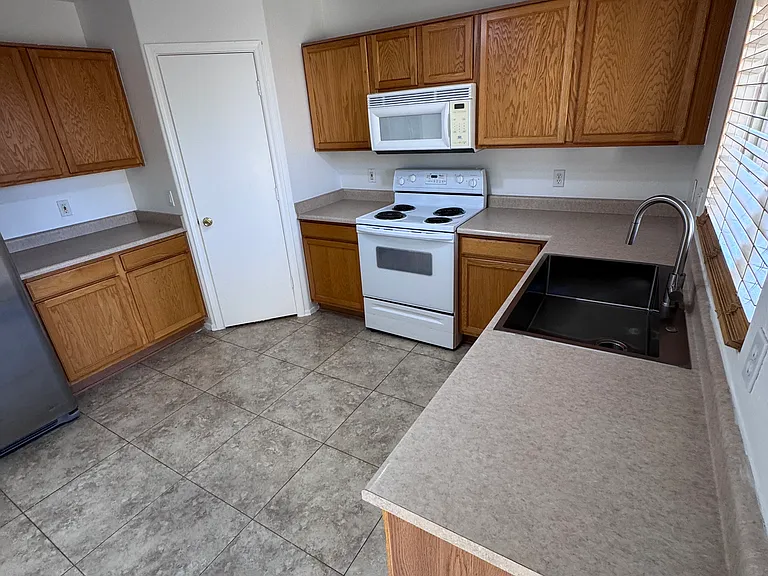 12223 W Rosewood Dr — Photo 5