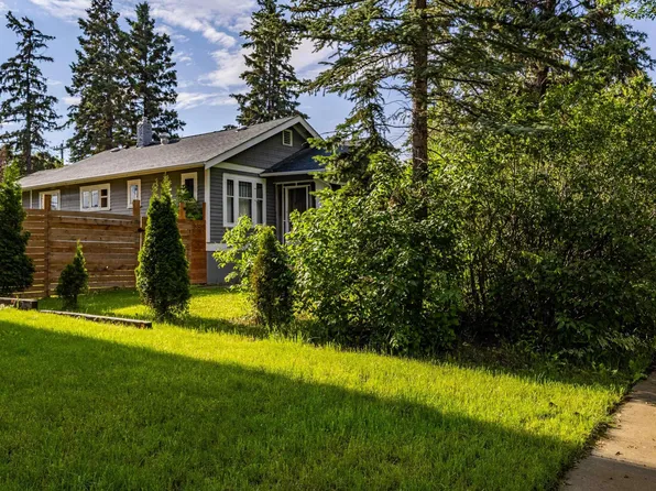 11238 123rd St NW, Edmonton, AB T5M 0E7