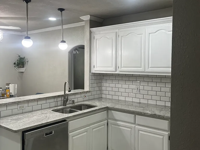326 E Young Pl — Photo 19