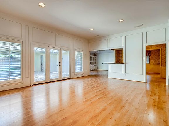 4th image of 9506 Hilldale Dr
