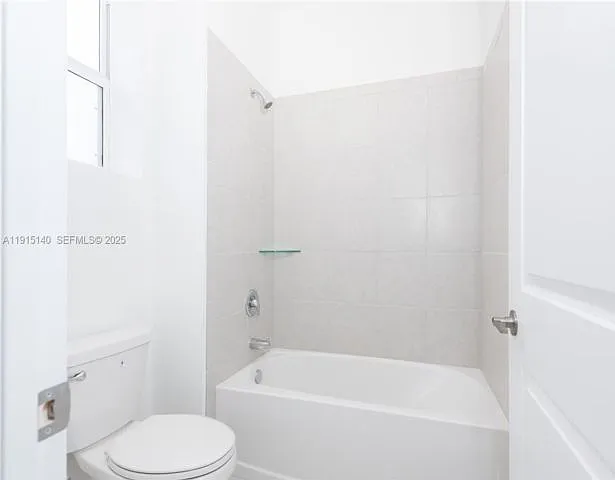 2636 NW 8th Ct — Photo 9