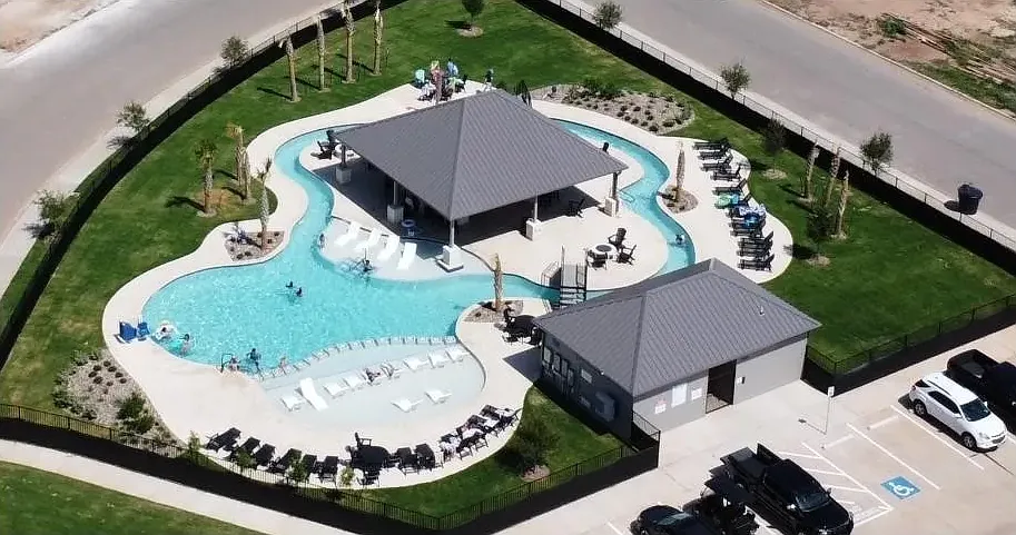 5 bed, 2700 sqft, $6,300 — Photo 2