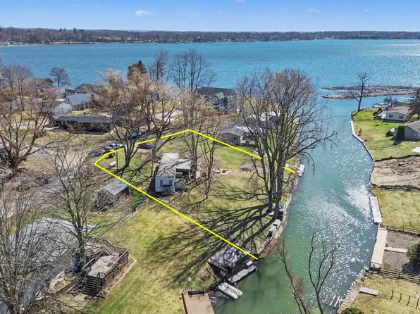 54588 Love Ln, Eau Claire, MI 49111