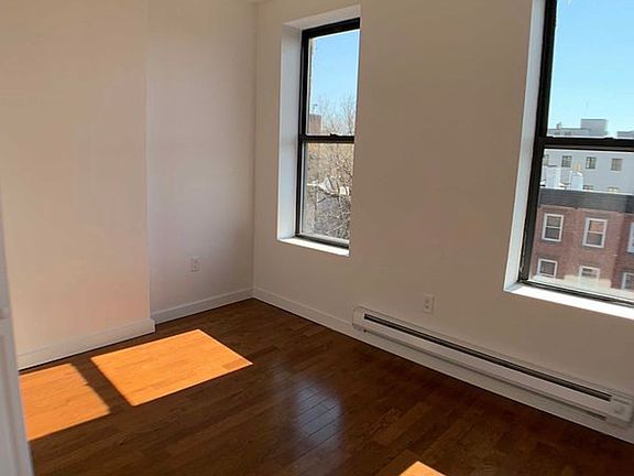4th image of 479 Warren St #4R