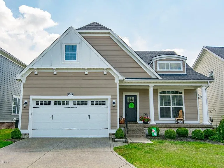 1704 Coral Ct — Photo 2