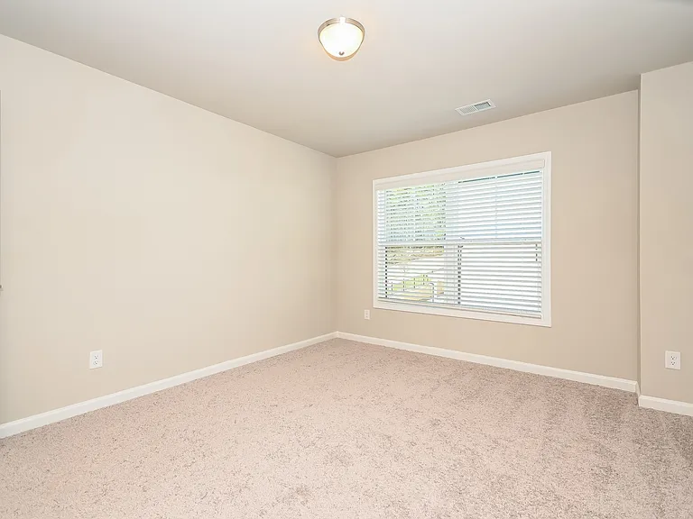 814 Calvin Park Dr — Photo 12