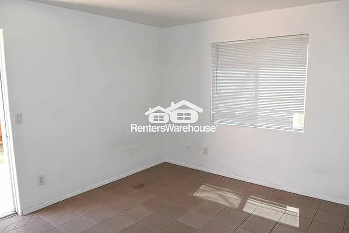 729 E Mission Ln #1 — Photo 6