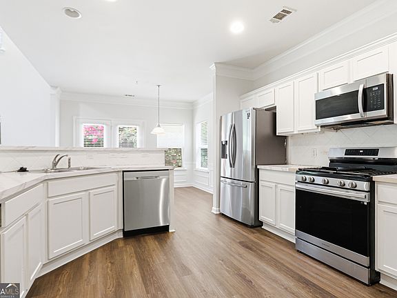 2nd image of 224 Brookhaven Ct