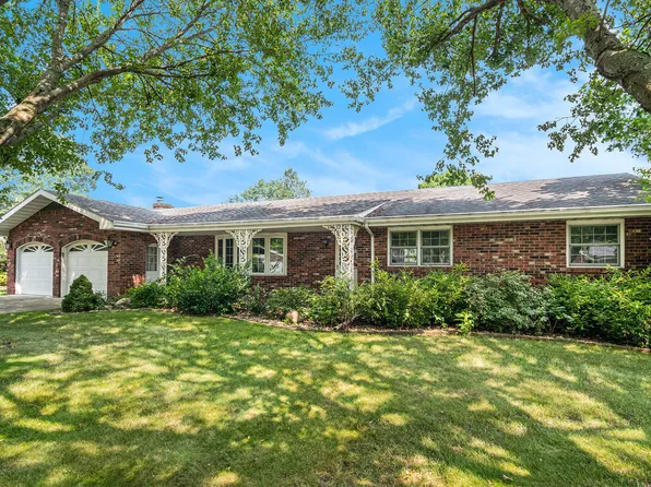 5485 Whispering Pnes, Stevensville, MI 49127