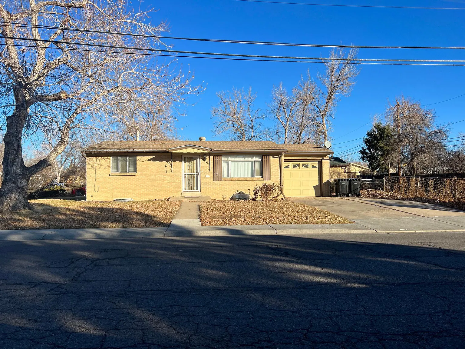 3 bed, 910 sqft, $2,350 — Photo 1