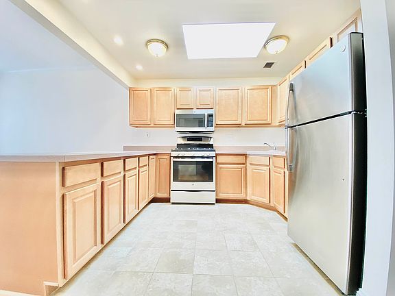 3rd image of 3474 Broadway #Penthouse Townhouse