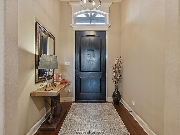3rd image of 3313 Lewisburg Ct