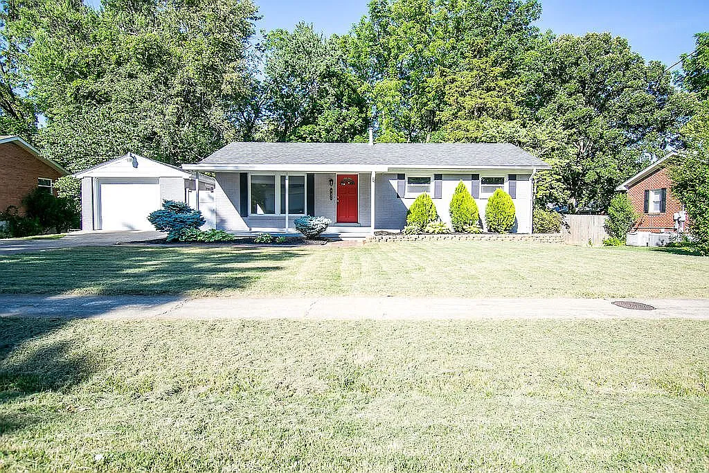 470 Brookwood Dr photo 1