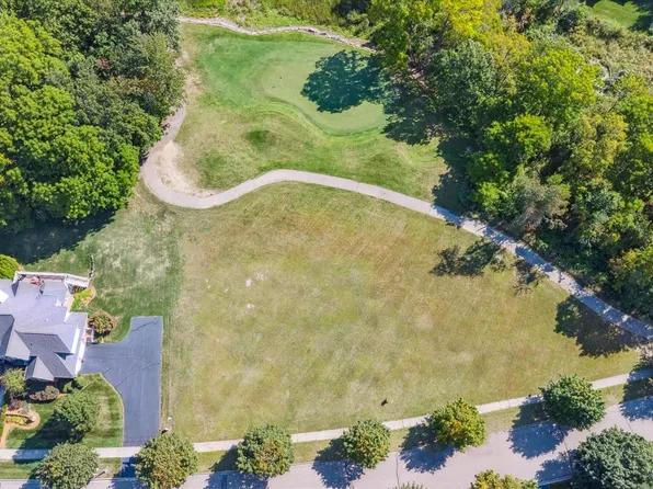 124 Woodfield Ct, Grand Blanc, MI 48439