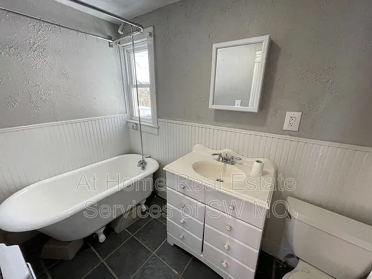 1015 N Sherman Ave — Photo 7
