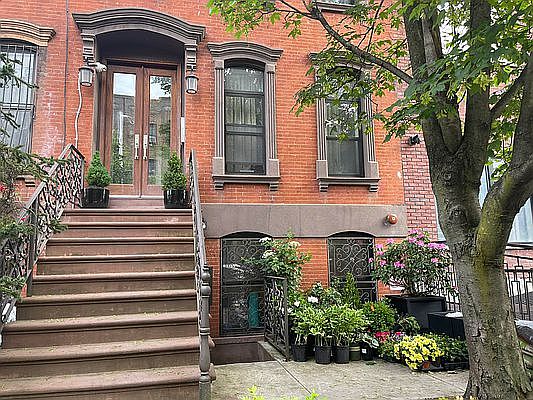 1st image of 184 Kosciuszko St