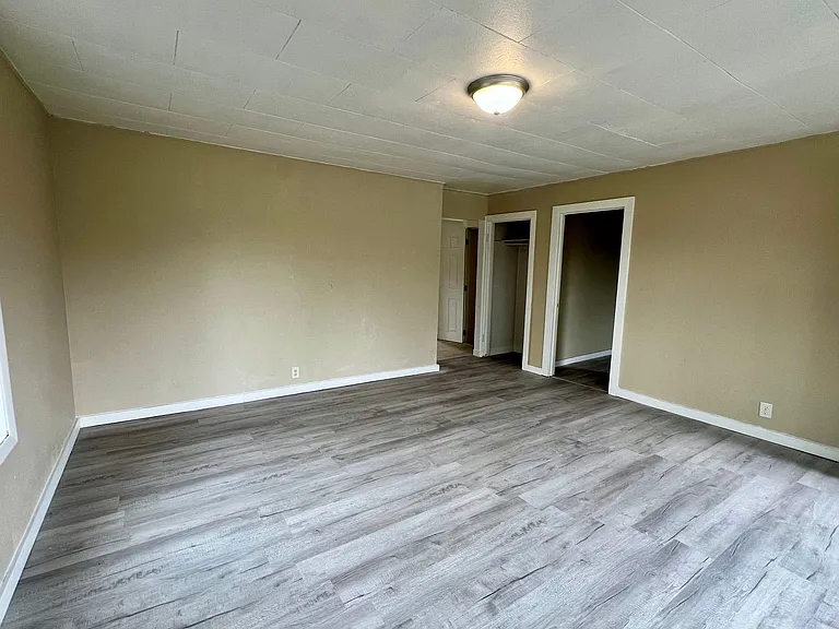 1740 Spruce St — Photo 8