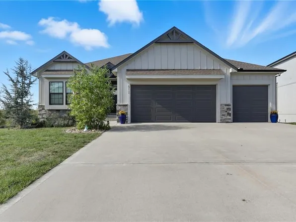 512 Wilds Pkwy, Greenwood, MO 64034