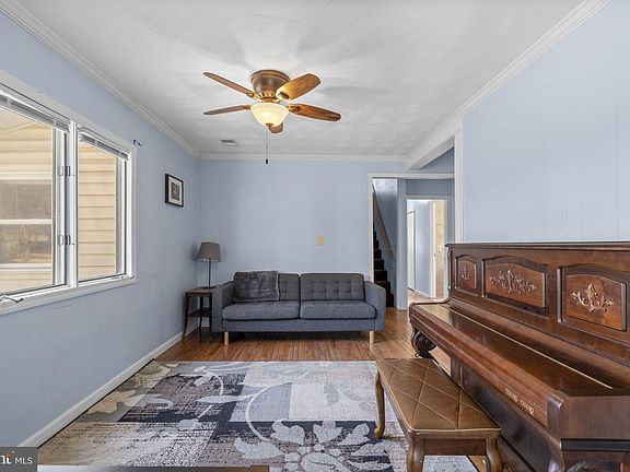 2nd image of 4905 Decatur St