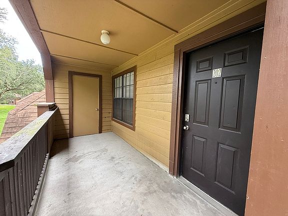 5th image of 365 Forestway Cir Unit 202