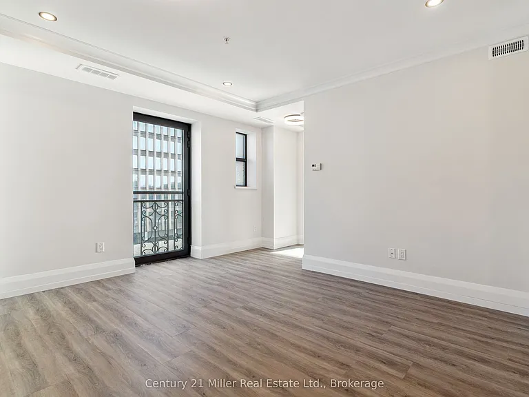 118 King St E #618 — Photo 38