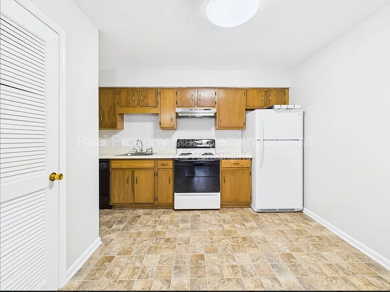 2407 Bare St. — Photo 16