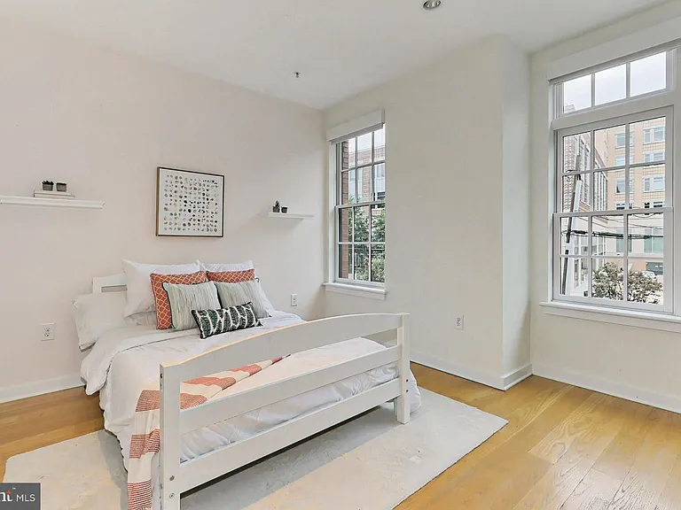 1700 Clarendon Blvd #123 — Photo 31