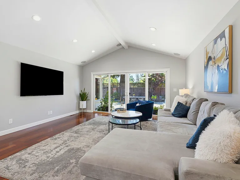 260 Chateau Dr — Photo 4