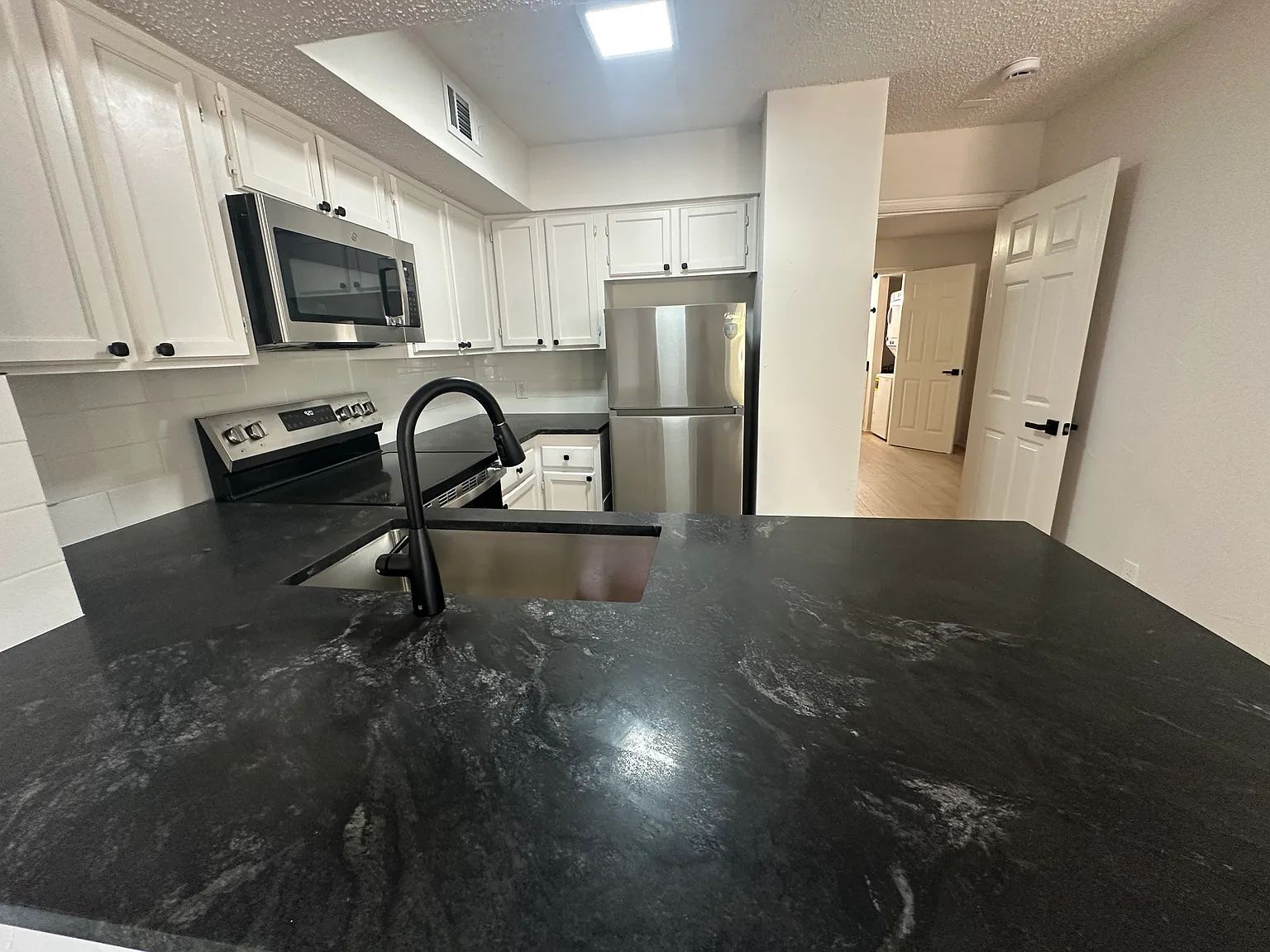 1 bed, 662 sqft, $1,200 — Photo 2