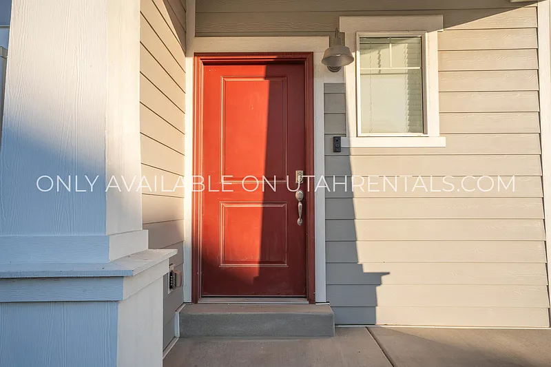 3 bed, 2.5 bath, 2900 sqft, $2,395 — Photo 3