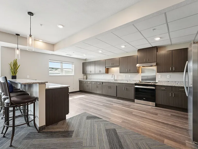 415 Hickory Dr — Photo 15
