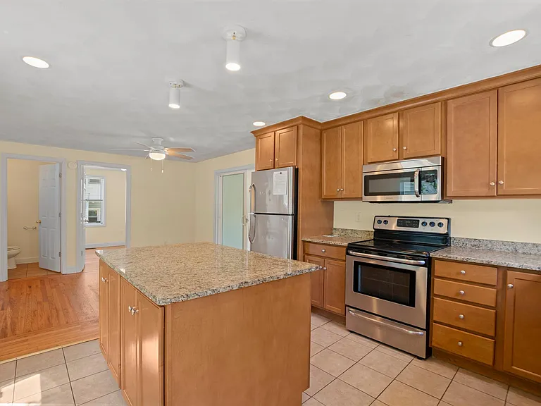 103 Bay View Ave — Photo 4