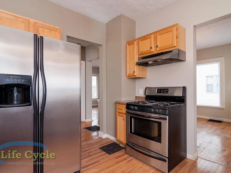 138 Travis St NE — Photo 5