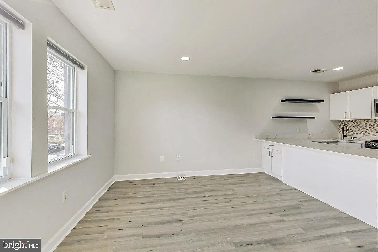 Jordan Condominium — Photo 4
