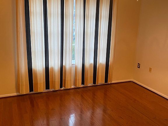 3rd image of 656 Azalea Dr