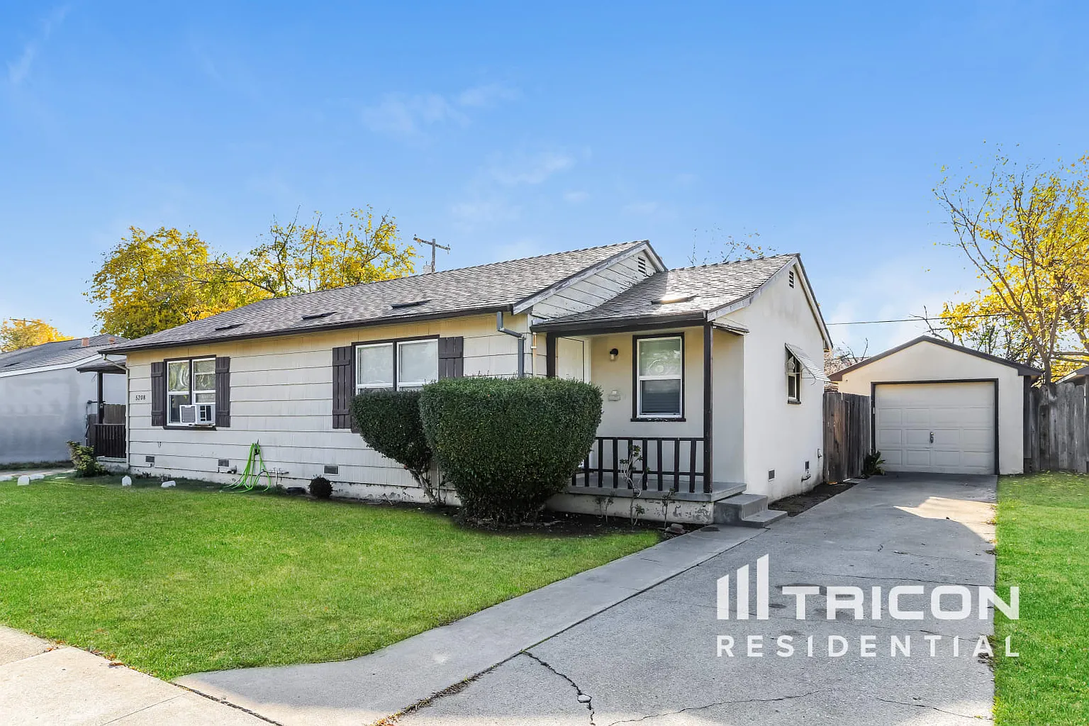 5206 Gordon Dr photo 1