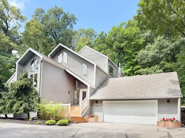13900 Hill Ridge Dr, Minnetonka, MN 55305