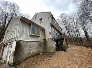 22 Musconetcong River Rd, Hampton, NJ 08827