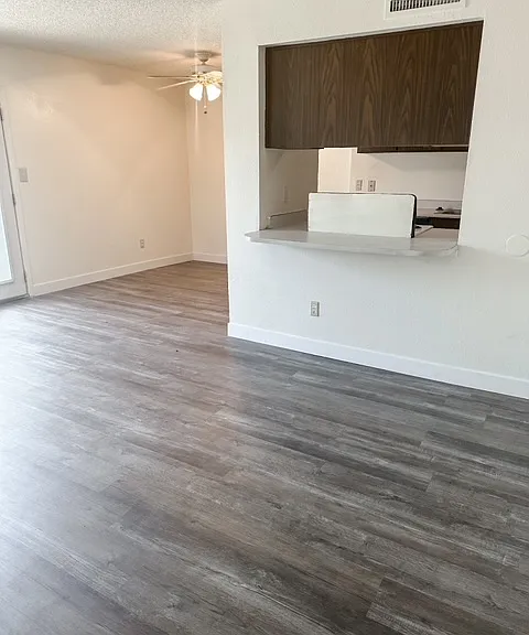 5861 N 48th Ave — Photo 2