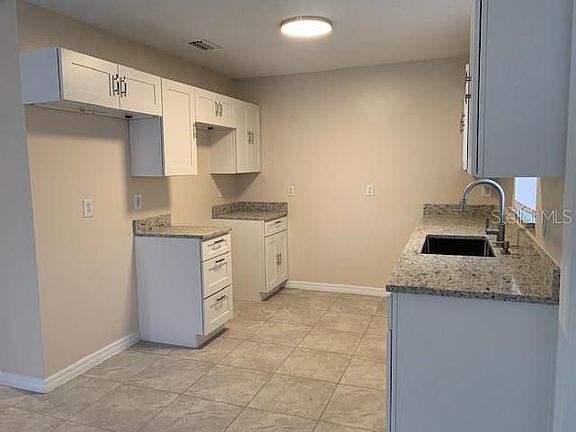 4th image of 1011 W 9th St