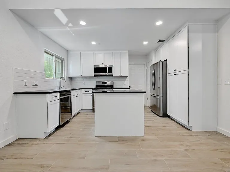 1714 Kimmerling Ln — Photo 14