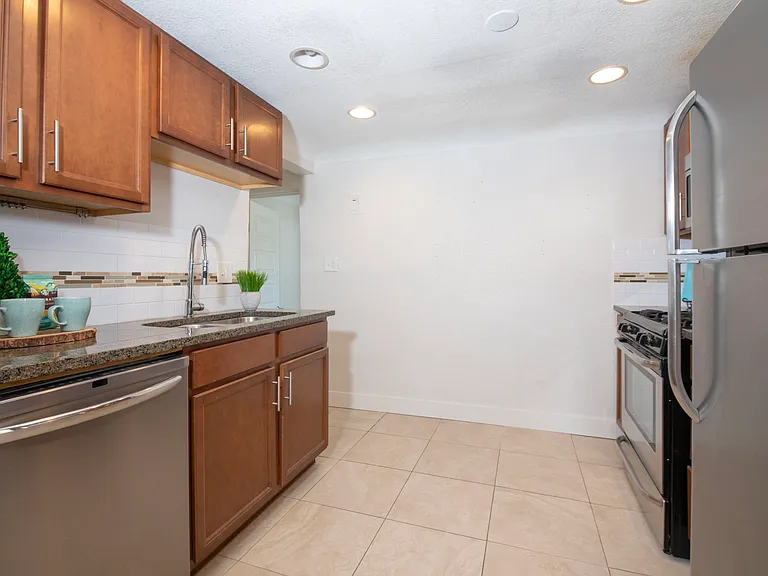 30 S Wolff St — Photo 10